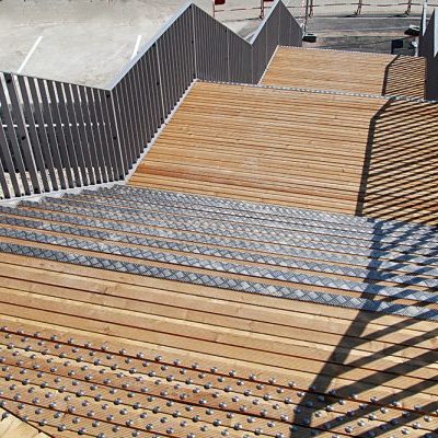Terrasse en bois de Mélèze, Comcom Nation